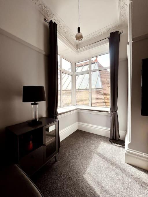 The Retreat - Large Luxury Apartment, Two Mins From Beach Bournemouth Dış mekan fotoğraf