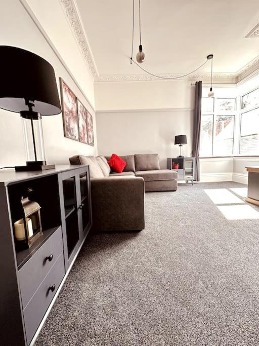 The Retreat - Large Luxury Apartment, Two Mins From Beach Bournemouth Dış mekan fotoğraf