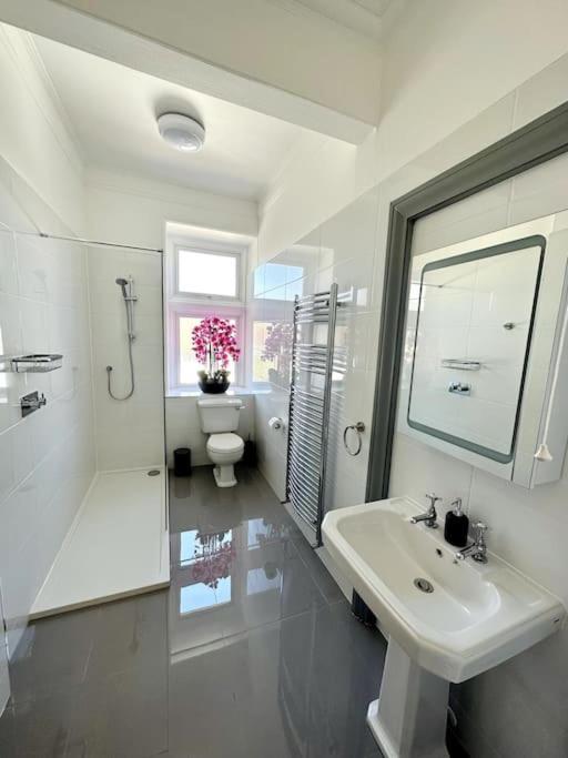 The Retreat - Large Luxury Apartment, Two Mins From Beach Bournemouth Dış mekan fotoğraf